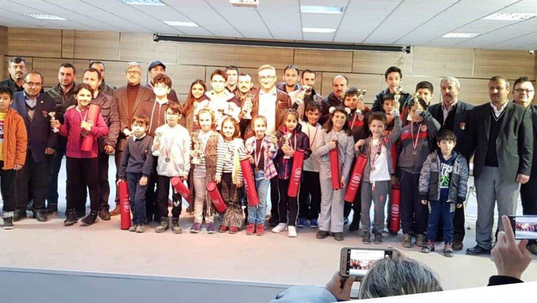 İlçe Milli Eğitim Müdürlüğümüz ile Türkiye Dil ve Edebiyat Derneği Osmancık Şubesi Satranç Turnuvası sonuçlandı.