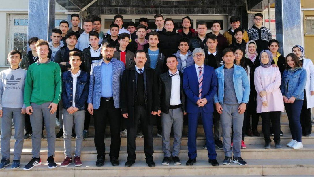Cumhuriyet Anadolu Lisesini ziyaret ettik.