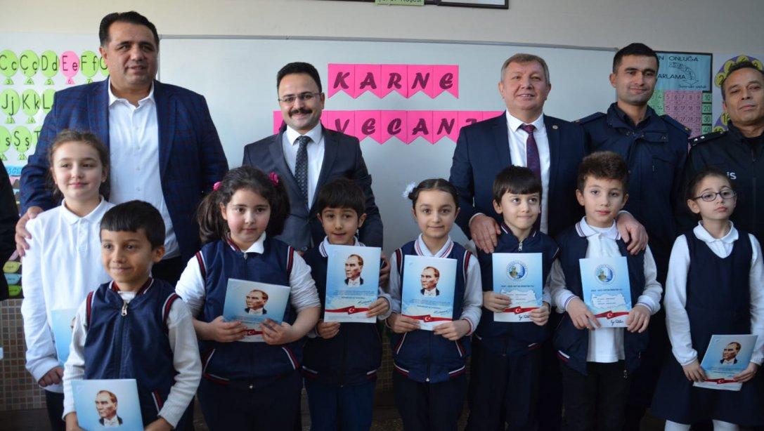2019-2020 Eğitim Öğretim Yılı birinci dönem karne töreni  Sayın Milletvekilimiz, Osmancık Kaymakamımız, Belediye Başkanımızın da katılımıyla Akşemseddin ilkokulunda yapıldı.