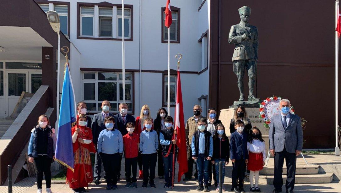 23 Nisan Ulusal Egemenlik ve Çocuk Bayramı Çelenk Sunma Töreni Yapıldı.