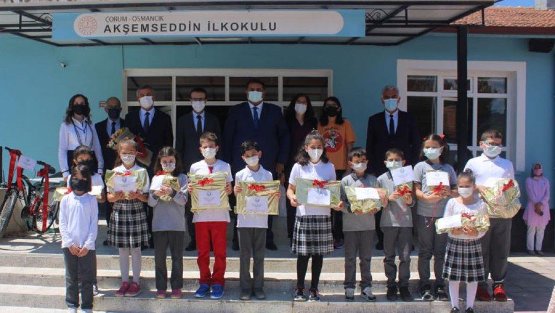 Akşemseddin İlkokulu Kitapla Büyüyen Nesiller Kitap Okuma Yarışması Ödül Töreni