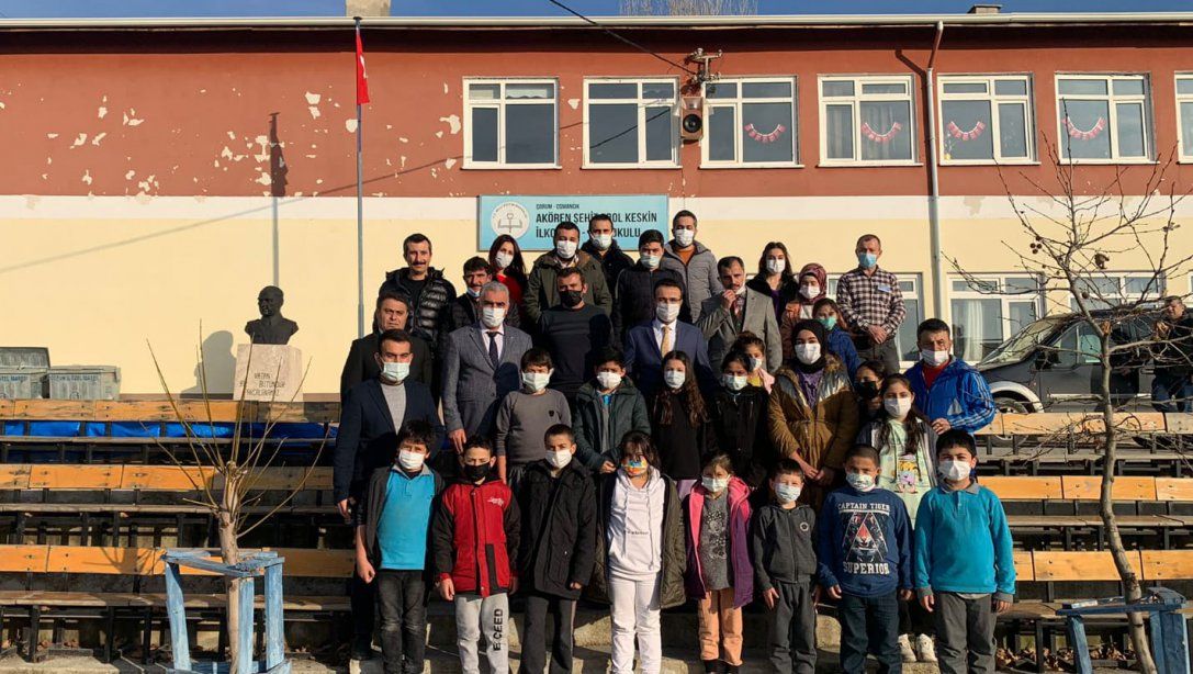 İlçe Kaymakamımız Sayın Ayhan AKPAY Akören Şehit Erol Keskin İlkokulu/Ortaokulu'nu Ziyaret Etti.