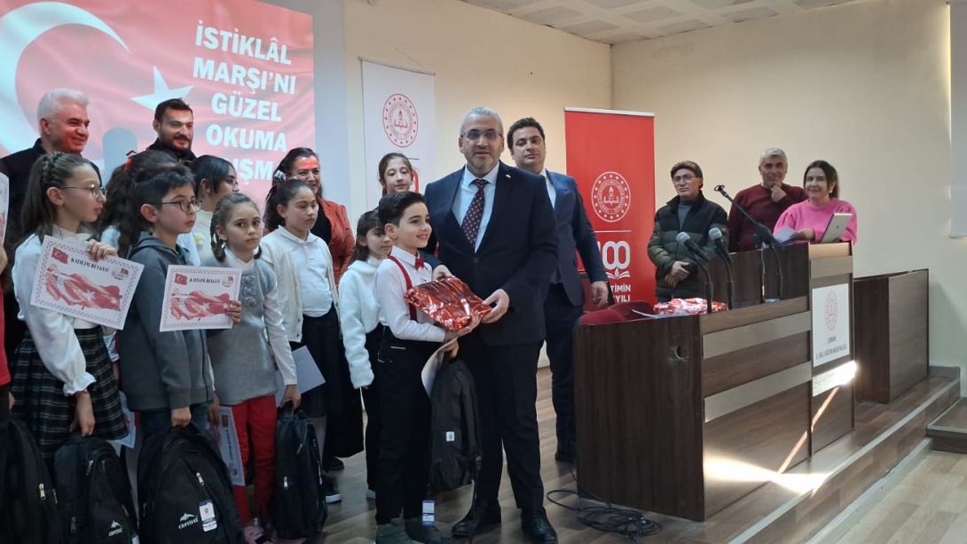 İstiklal Marşı'nı Güzel Okuma Yarışmasında İl Birincisi Olan Öğrencilerimizi Tebrik Ederiz.